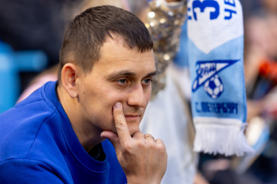 Все в наших цветах: болельщики на матче «Зенит» — «Оренбург» 