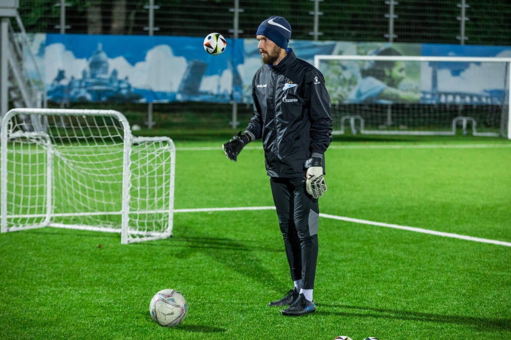 Тренировка женской молодежной команды «Зенит» перед матчем с «ЦСКА»-м (Москва)