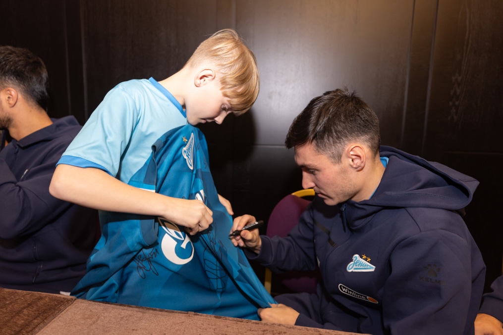 Автограф-сессия для воспитанников школы «Зенит-Чемпионика» в Самаре