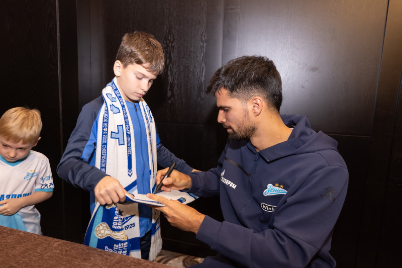 Автограф-сессия для воспитанников школы «Зенит-Чемпионика» в Самаре