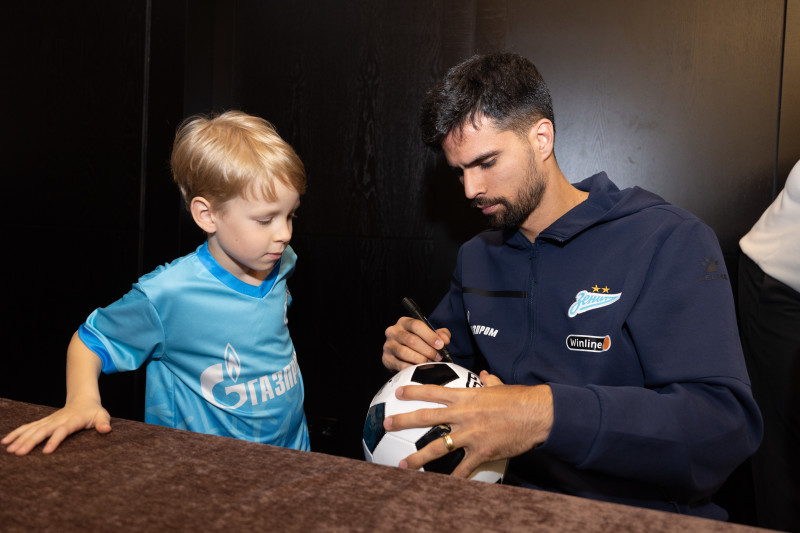Автограф-сессия для воспитанников школы «Зенит-Чемпионика» в Самаре