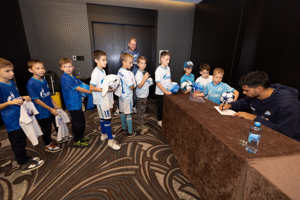 Автограф-сессия для воспитанников школы «Зенит-Чемпионика» в Самаре