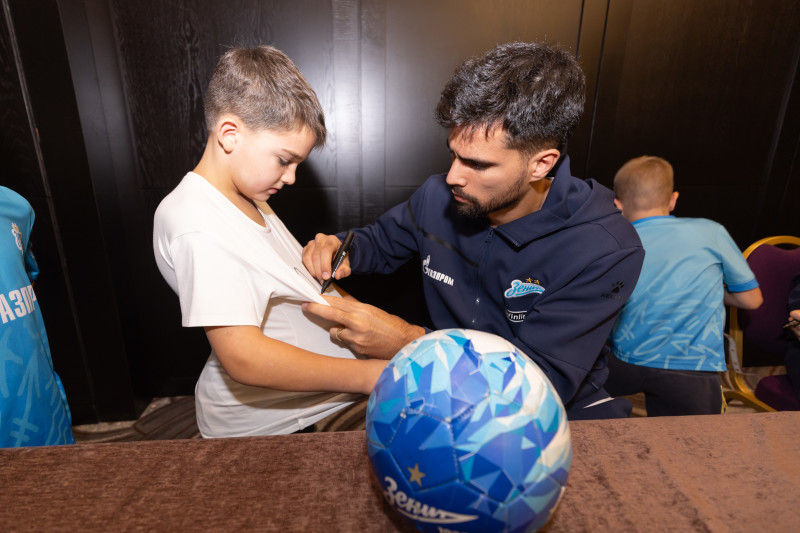 Автограф-сессия для воспитанников школы «Зенит-Чемпионика» в Самаре