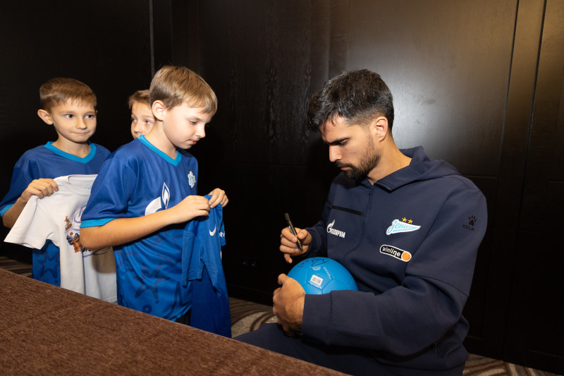 Автограф-сессия для воспитанников школы «Зенит-Чемпионика» в Самаре