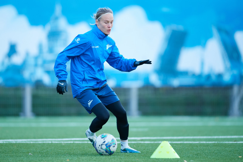 Тренировка женской команды перед матчем с «Рязанью-ВДВ»