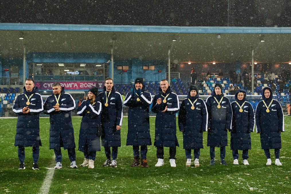 Чествование женской молодежной команды в перерыве матча «Зенит» — «Рязань-ВДВ»