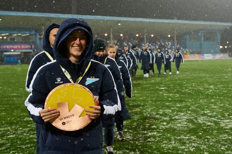 Чествование женской молодежной команды в перерыве матча «Зенит» — «Рязань-ВДВ»