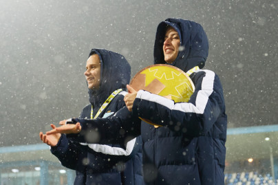 Чествование женской молодежной команды в перерыве матча «Зенит» — «Рязань-ВДВ»