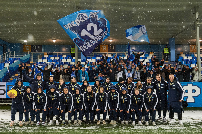 Чествование женской молодежной команды в перерыве матча «Зенит» — «Рязань-ВДВ»