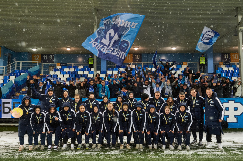 Чествование женской молодежной команды в перерыве матча «Зенит» — «Рязань-ВДВ»