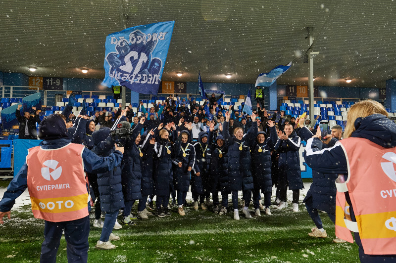 Чествование женской молодежной команды в перерыве матча «Зенит» — «Рязань-ВДВ»