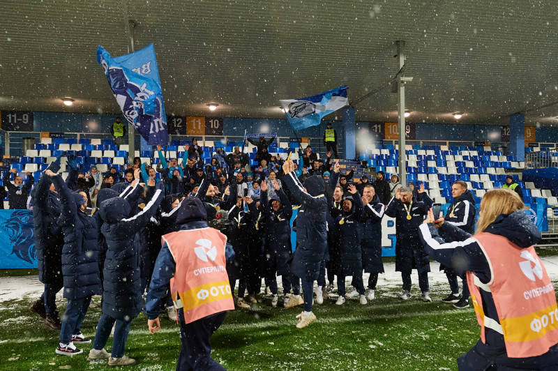 Чествование женской молодежной команды в перерыве матча «Зенит» — «Рязань-ВДВ»