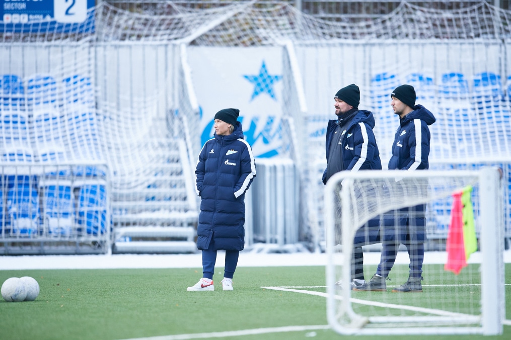 Тренировка женской команды перед матчем со «Звездой-2005»