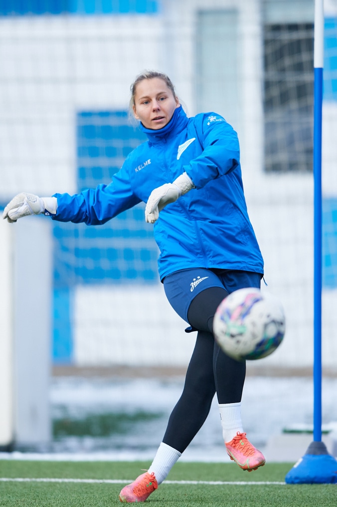 Тренировка женской команды перед матчем со «Звездой-2005»