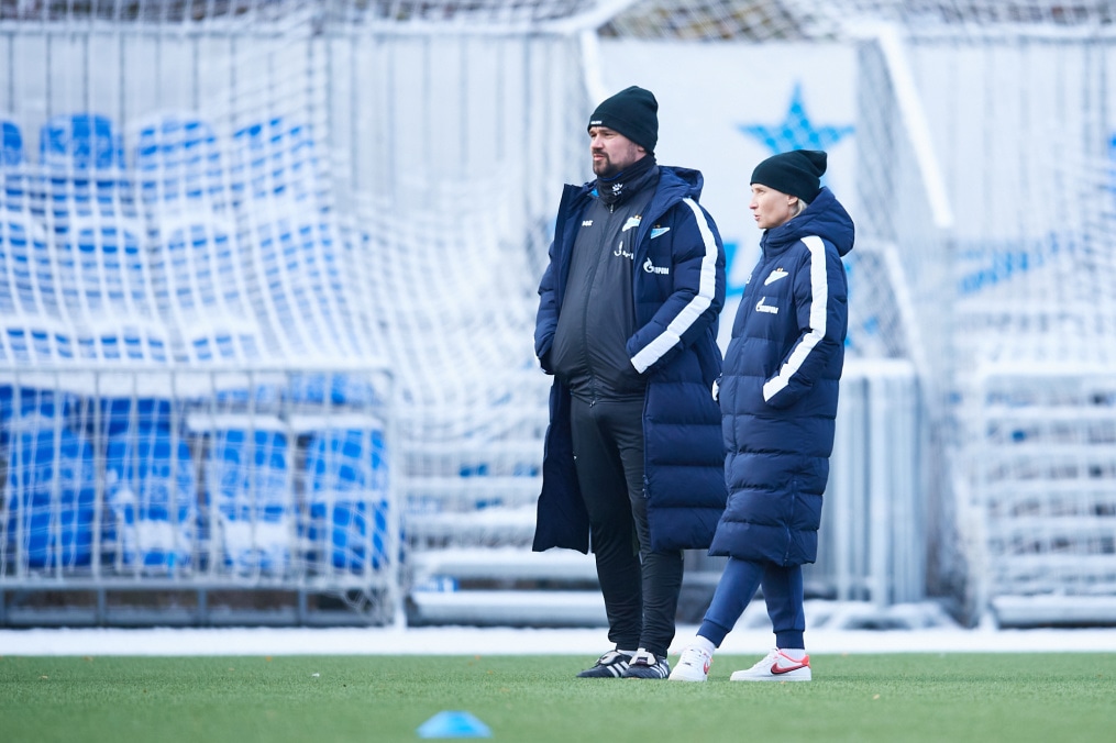 Тренировка женской команды перед матчем со «Звездой-2005»