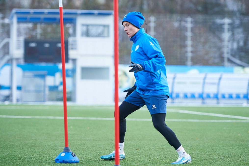 Тренировка женской команды перед матчем со «Звездой-2005»