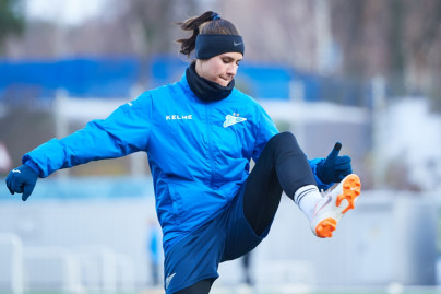 Тренировка женской команды перед матчем со «Звездой-2005»