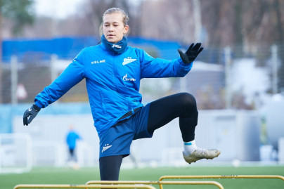 Тренировка женской команды перед матчем со «Звездой-2005»