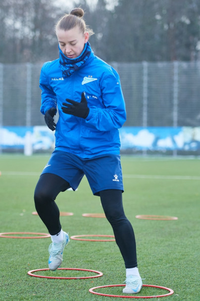 Тренировка женской команды перед матчем со «Звездой-2005»