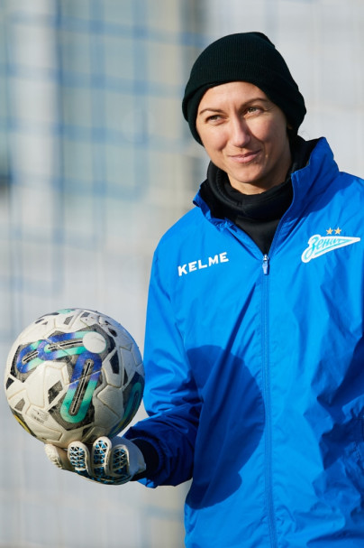 Тренировка женской команды перед матчем со «Звездой-2005»