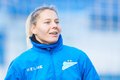 Тренировка женской команды перед матчем со «Звездой-2005»