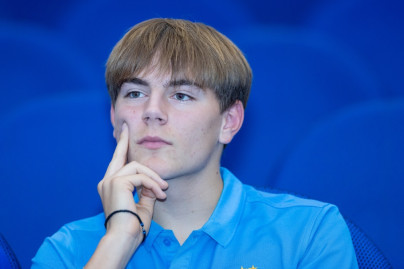 Представители  ФГБУ «НМИЦ им. В.А. Алмазова» проводят лекцию для игроков Академии.