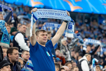 #Все в наших цветах: болельщики на матче «Зенит»—«Крылья Советов»