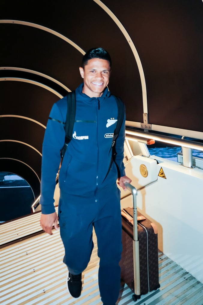 Вылет команды на первые зимние «Газпром» — тренировочные сборы в Катаре