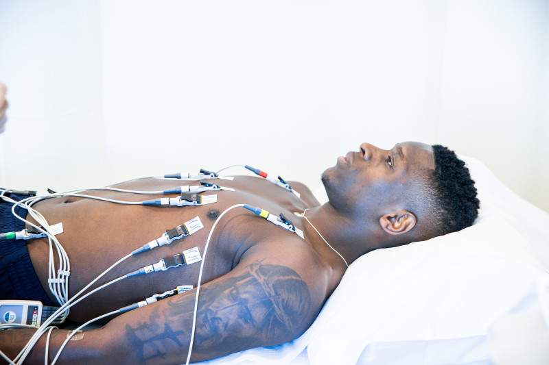 Медосмотр Луиса Энрике, полузащитника ФК «Зенит»