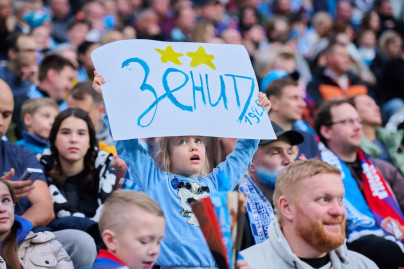 #Все в наших цветах: болельщики на матче «Зенит»— ЦСКА