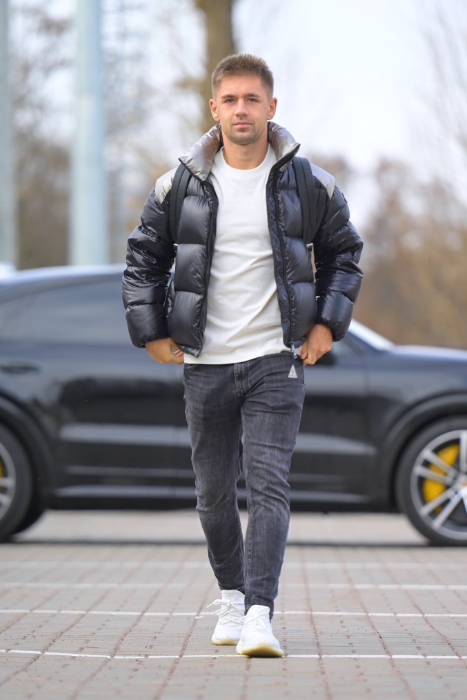 Приезд игроков на тренировку перед матчем с «Рубином»