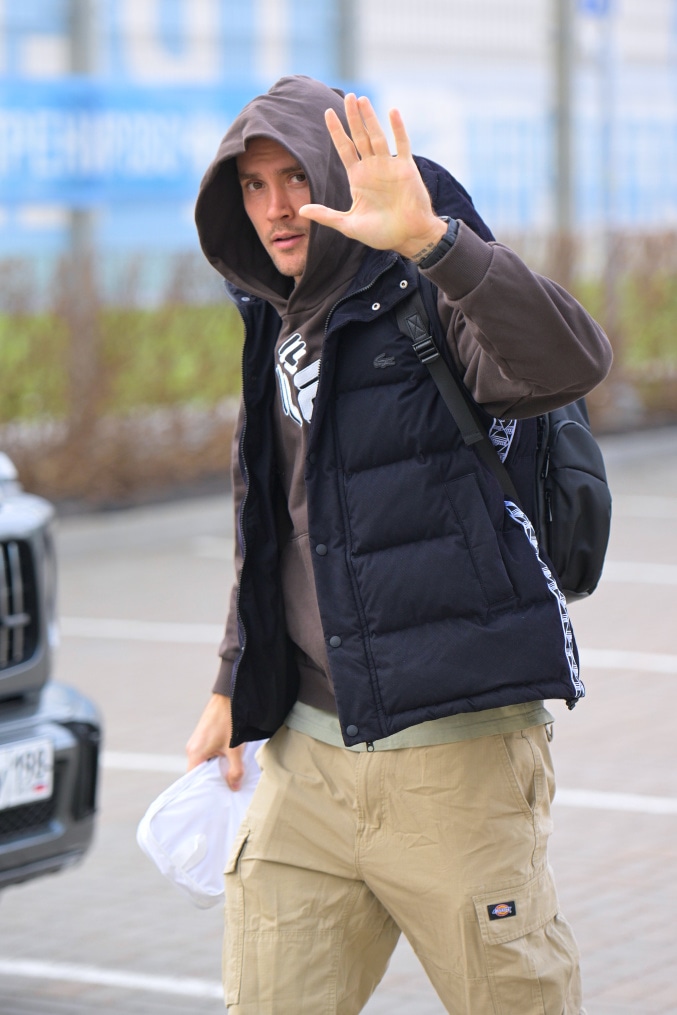 Приезд игроков на тренировку перед матчем с «Рубином»