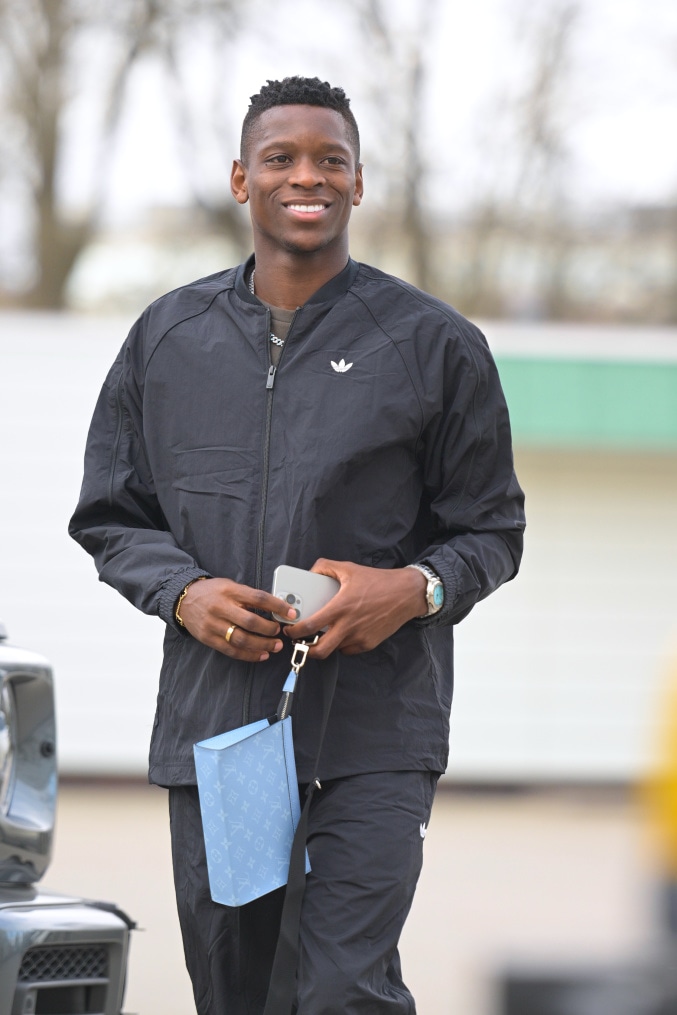 Приезд игроков на тренировку перед матчем с «Рубином»