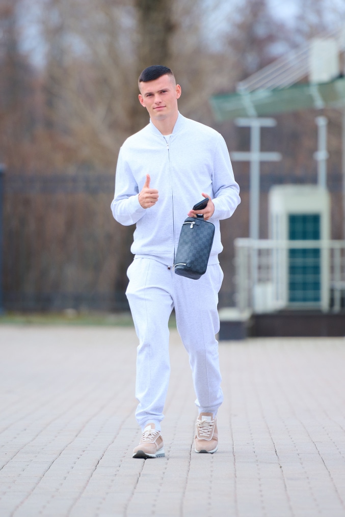 Приезд игроков на тренировку перед матчем с «Рубином»