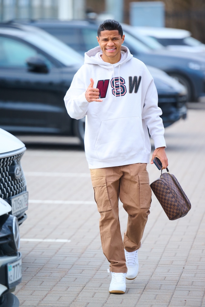 Приезд игроков на тренировку перед матчем с «Рубином»