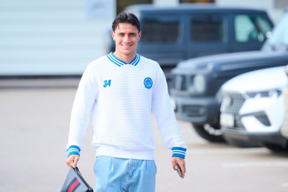 Приезд игроков на тренировку перед матчем с «Рубином»