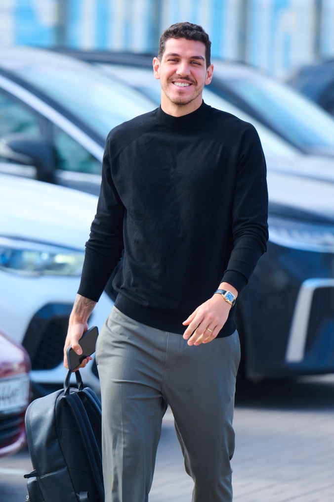 Приезд игроков на тренировку перед матчем с «Рубином»