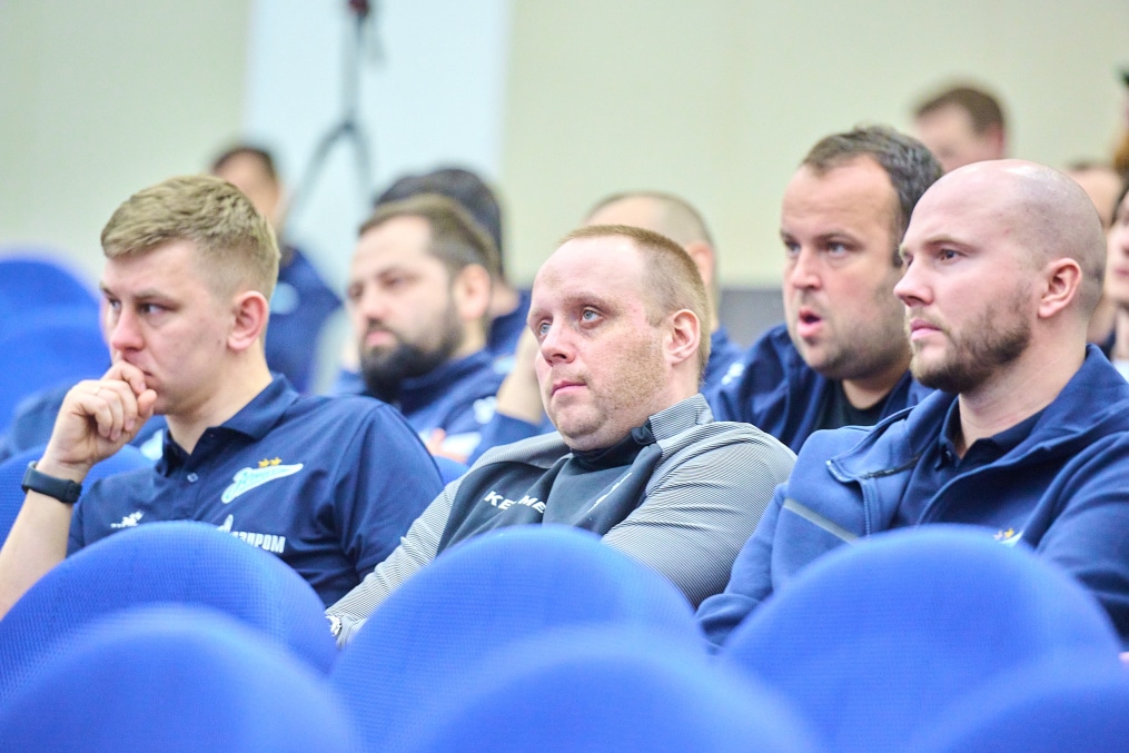Лекция Валерия Газзаева в «Газпром»-Академии ФК «Зенит»