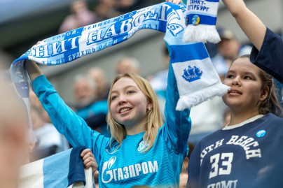 #Все в наших цветах: болельщики на матче «Зенит» — «Краснодар»