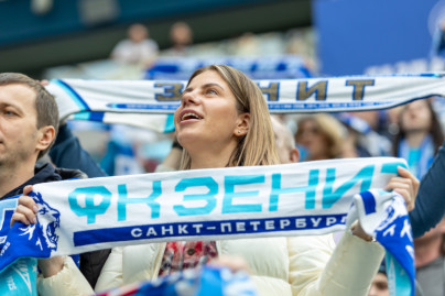 #Все в наших цветах: болельщики на матче «Зенит» — «Краснодар»