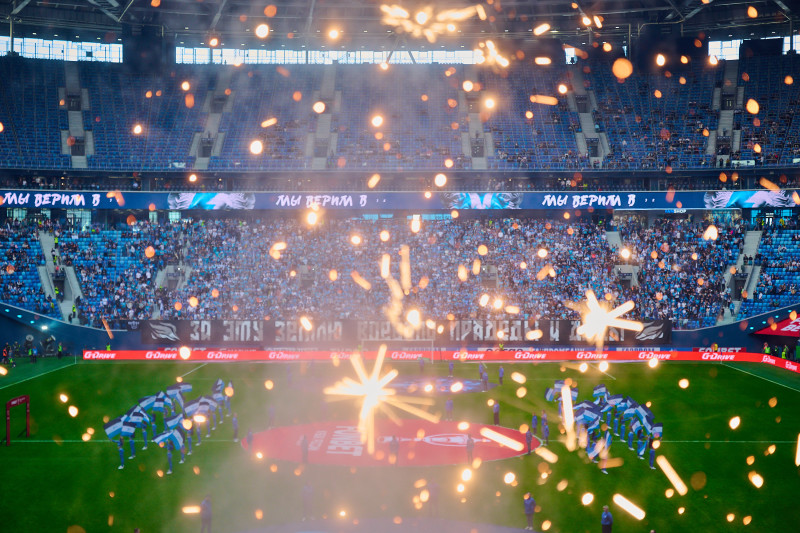 Баннерное шоу болельщиков в начале матча «Зенит» — «Ростов»