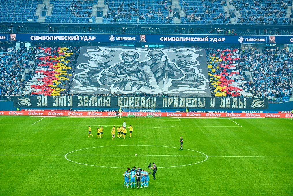 Баннерное шоу болельщиков в начале матча «Зенит» — «Ростов»