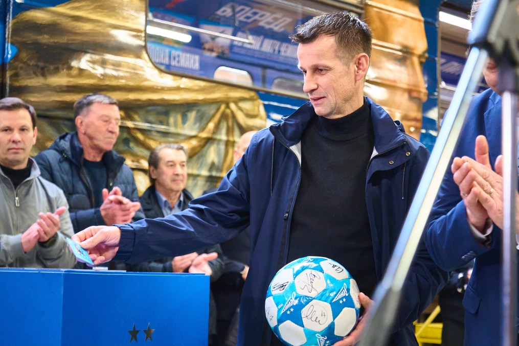 Запуск «Сине-бело-голубой стрелы» — юбилейного поезда «Зенита» в петербургском метро