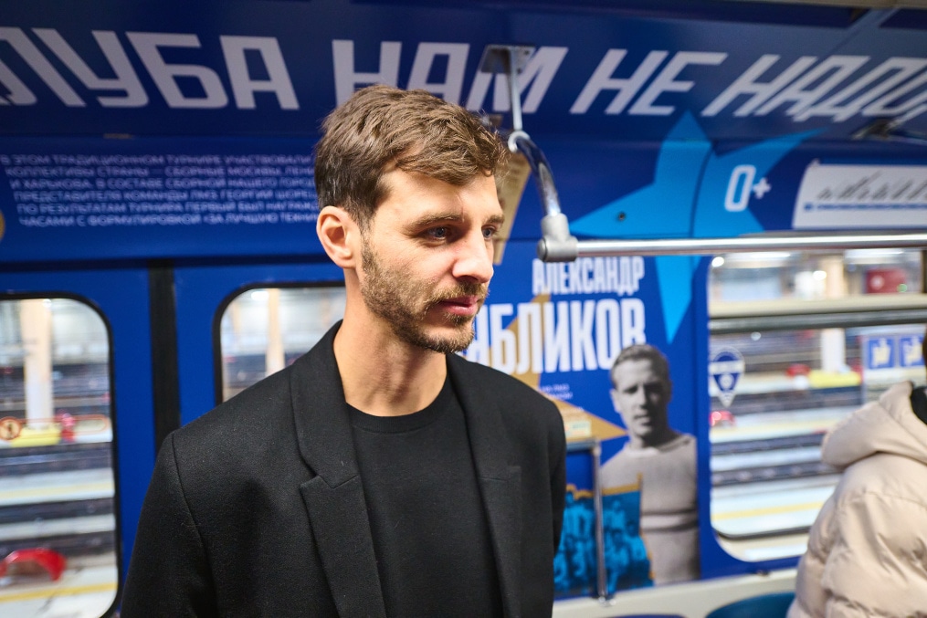 Запуск «Сине-бело-голубой стрелы» — юбилейного поезда «Зенита» в петербургском метро