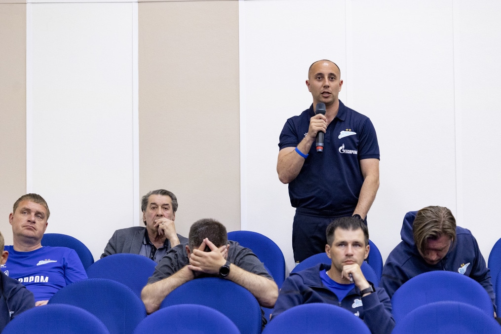 «Переход из юношеского футбола в профессиональный» — конференция в «Газпром»-Академии