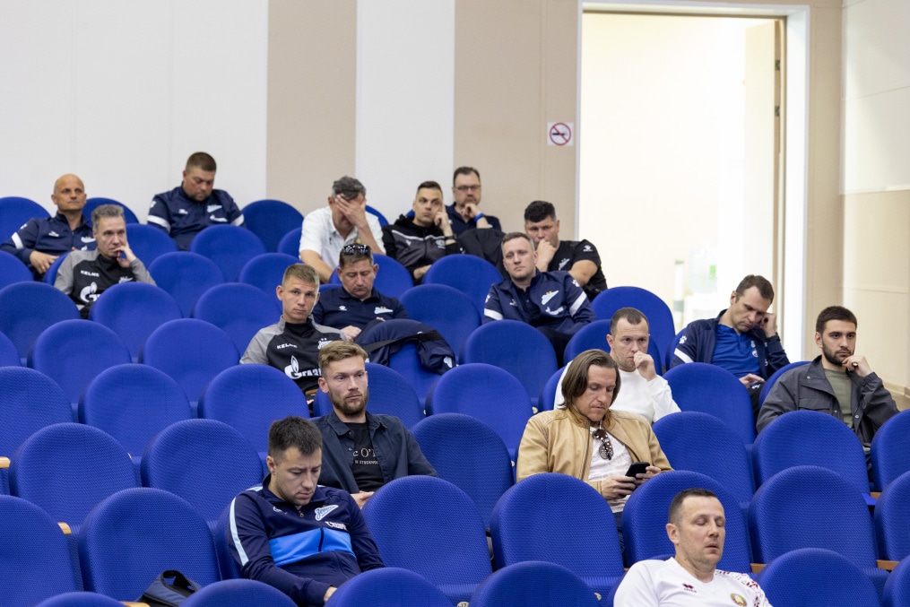 «Переход из юношеского футбола в профессиональный» — конференция в «Газпром»-Академии