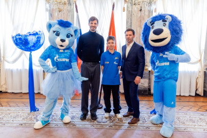 Во дворце «Малютка» вручили медали семьям детей, родившимся в столетие «Зенита»