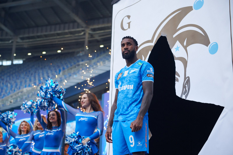 Презентация Жерсона на сцене