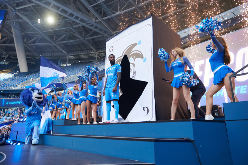 Презентация Жерсона на сцене