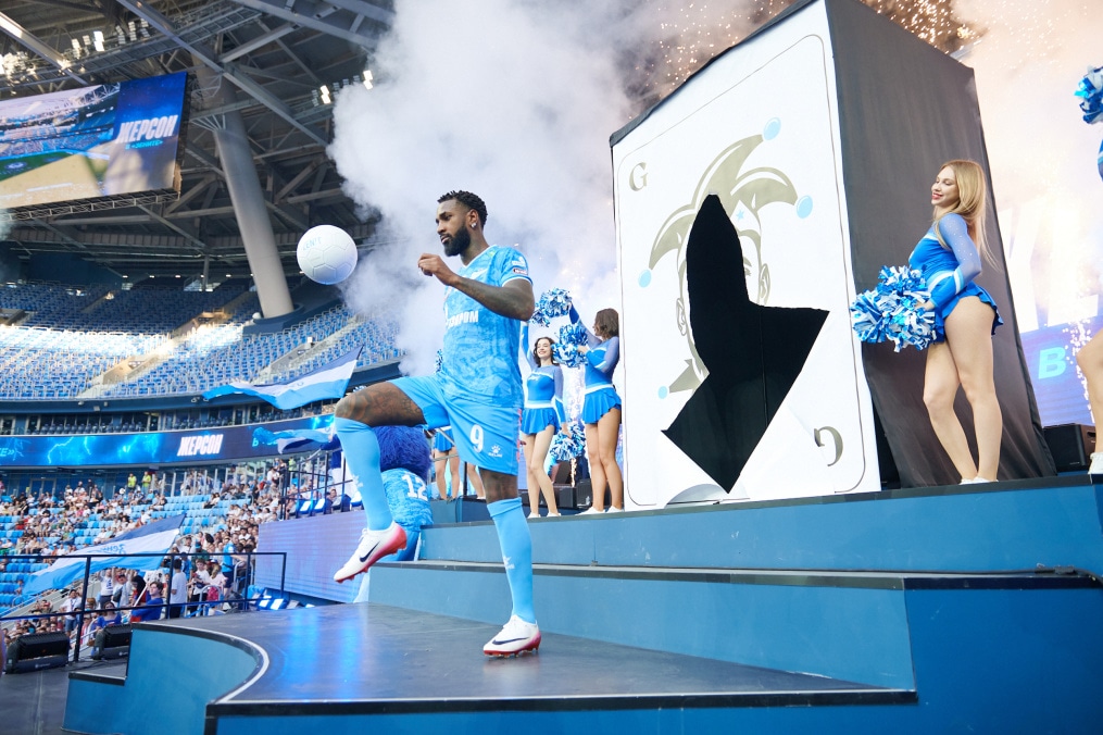 Презентация Жерсона на сцене